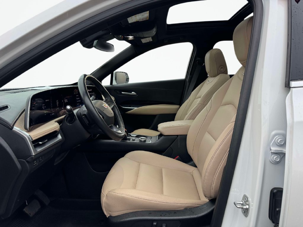 Used 2024 Cadillac XT4 Luxury w/ Cold Weather Package FWD image 14