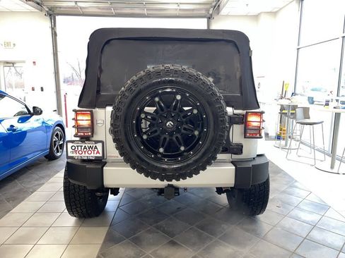 Used 2012 Jeep Wrangler Unlimited Sahara image 5