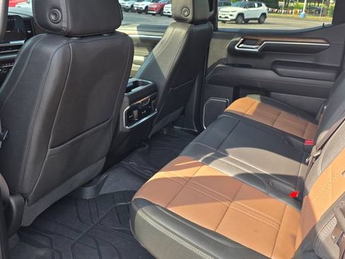 Used 2023 Chevrolet Silverado 1500 High Country w/ High Country Premium Package AWD/4WD image 34