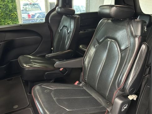 Used 2019 Chrysler Pacifica Limited FWD image 26