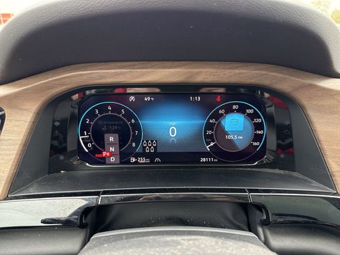 Used 2024 Volkswagen Atlas SE w/ Panoramic Sunroof Package AWD/4WD image 16