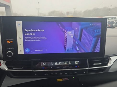 Used 2025 Toyota Sienna XLE image 24