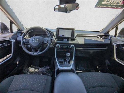 Used 2024 Toyota RAV4 XLE FWD image 17