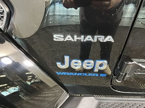 Used 2023 Jeep Wrangler Unlimited Sahara w/ Cold Weather Group AWD/4WD image 9