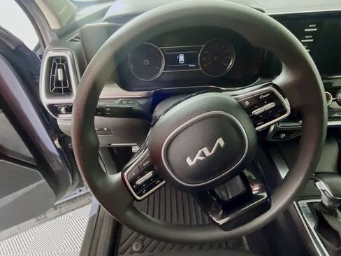 Used 2023 Kia Sorento LX FWD image 12