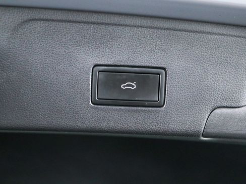 Used 2021 Volkswagen Atlas Cross Sport SE w/ Panoramic Sunroof Package FWD image 31