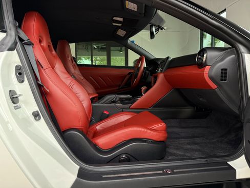Used 2024 Nissan GT-R Premium w/ Premium Interior Package image 23