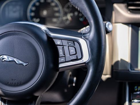 Used 2018 Jaguar XF Prestige image 19