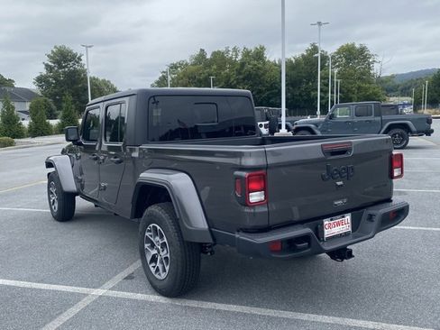 New 2025 Jeep Gladiator Sport image 5