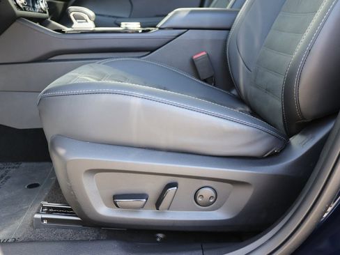 Used 2025 Mitsubishi Outlander SE image 6