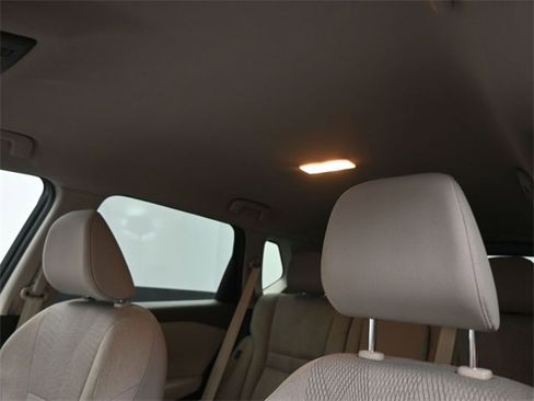 Used 2025 Nissan Rogue SV image 2