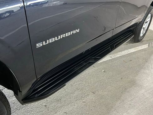 Used 2025 Chevrolet Suburban LT image 30