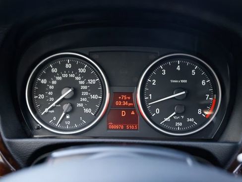 Used 2011 BMW 335i Convertible image 32