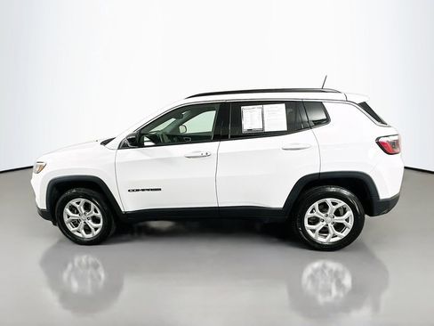 Used 2024 Jeep Compass Latitude image 4