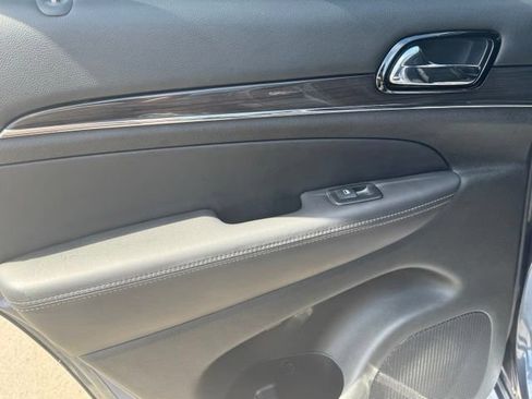 Certified 2019 Jeep Grand Cherokee Overland AWD/4WD image 18