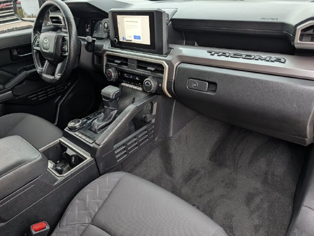 Used 2025 Toyota Tacoma SR5 AWD/4WD image 33