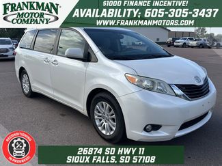 Used 2017 Toyota Sienna XLE image 1