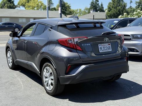 Used 2019 Toyota C-HR LE FWD image 3