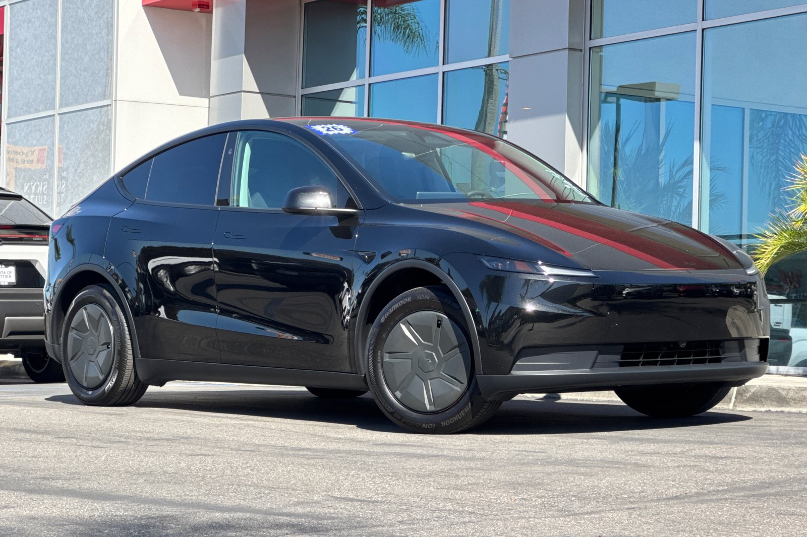 Used 2026 Tesla Model Y Long Range RWD image 2