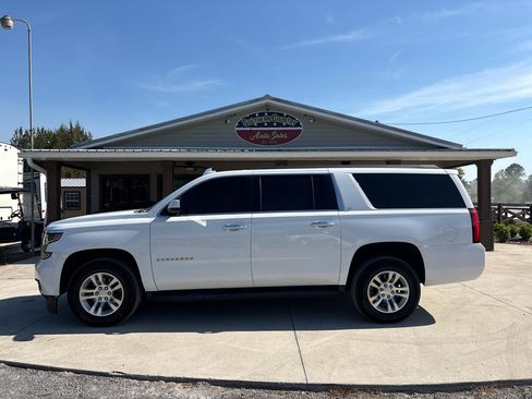 Used 2019 Chevrolet Suburban LT RWD image 8
