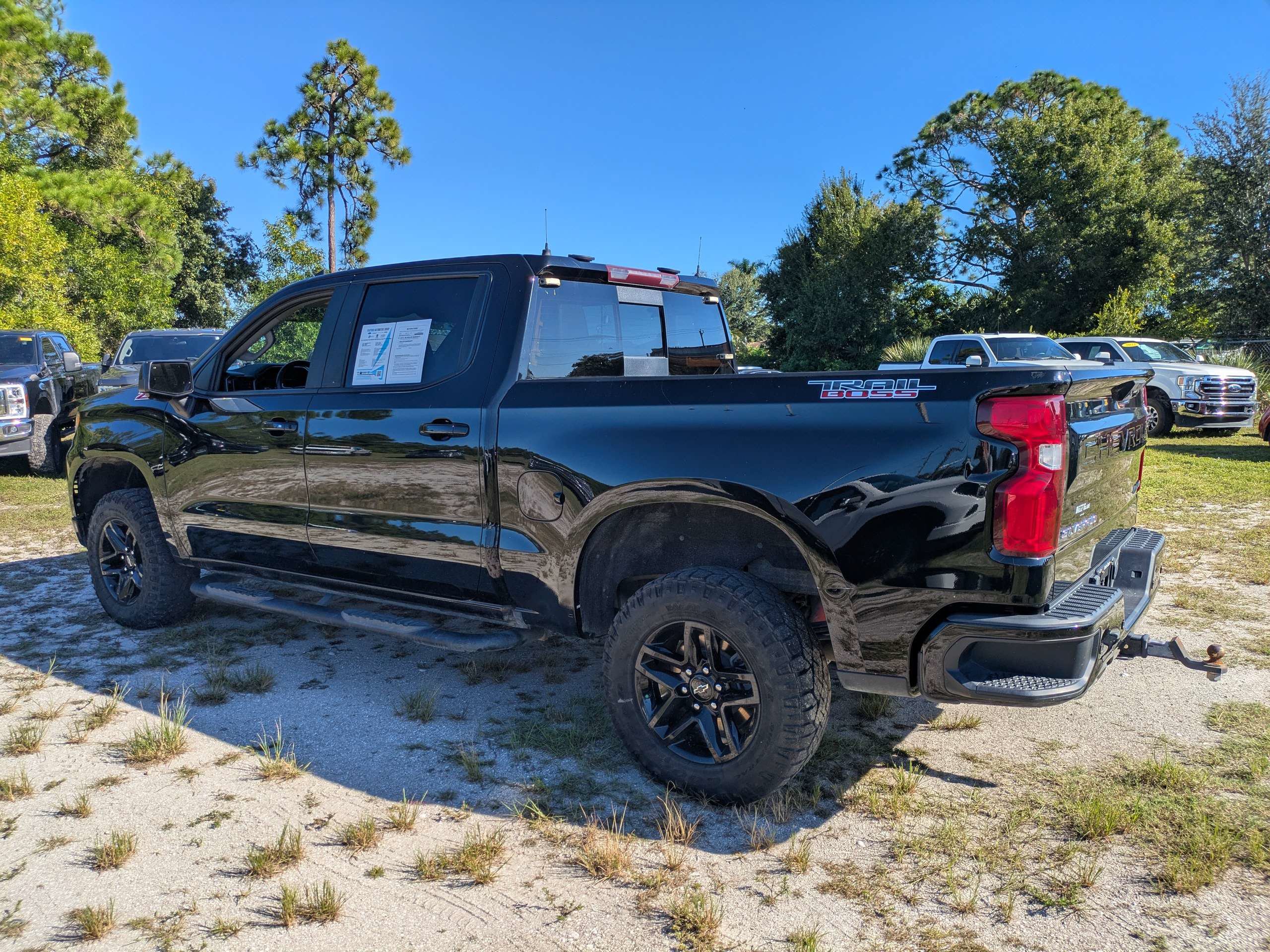 Used 2022 Chevrolet Silverado 1500 LT Trail Boss w/ LT Trail Boss Premium Package AWD/4WD image 7