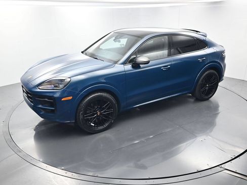 Certified 2025 Porsche Cayenne Coupe AWD/4WD image 31