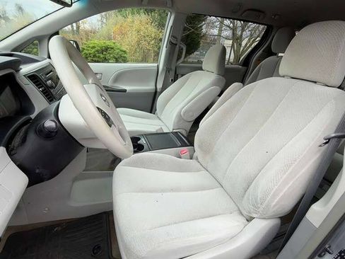 Used 2014 Toyota Sienna LE image 14