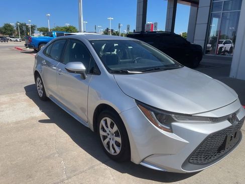 Used 2020 Toyota Corolla LE FWD image 1