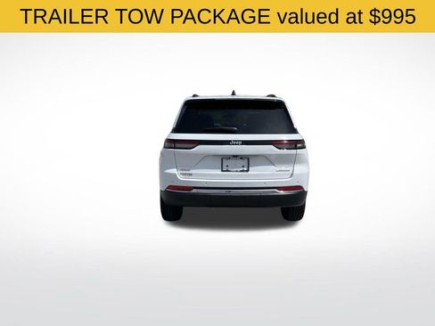 Used 2025 Jeep Grand Cherokee Laredo w/ Luxury Tech Group I AWD/4WD image 4