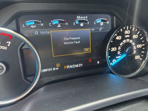 Used 2016 Ford F150 Lariat w/ Equipment Group 501A Mid RWD image 25