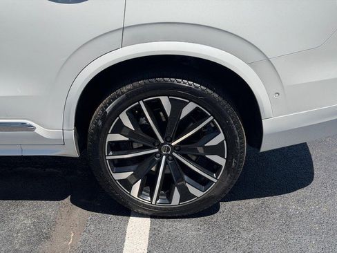 Certified 2025 Volvo XC90 B6 Plus AWD/4WD image 8