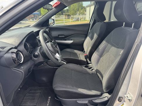 Used 2019 Nissan Kicks SV FWD image 15