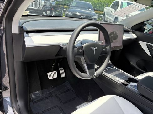 Used 2022 Tesla Model Y Performance AWD/4WD image 22