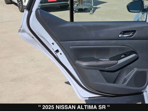 New 2025 Nissan Altima 2.5 SR image 18