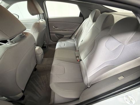 Used 2024 Hyundai Elantra SE image 23