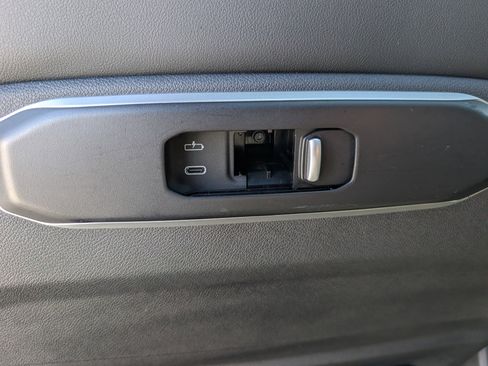 Used 2024 BMW X6 xDrive40i w/ Premium Package image 16