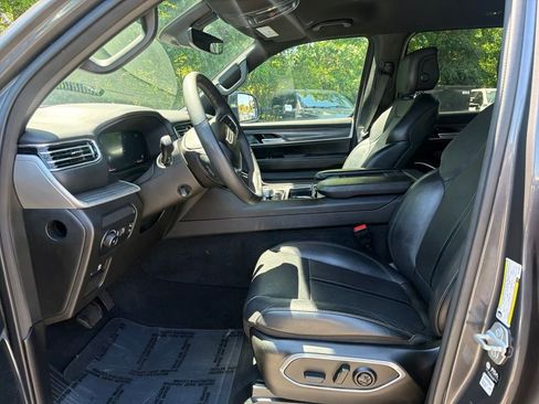 Used 2024 Jeep Wagoneer Series III AWD/4WD image 16