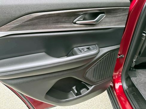 Used 2024 Jeep Grand Cherokee Limited w/ Black Appearance Package image 15