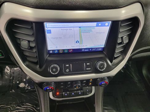 Used 2023 GMC Acadia SLT w/ Elevation Edition image 7