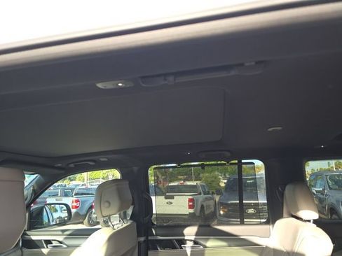 Used 2025 Jeep Wagoneer L Series III w/ Premium Group I AWD/4WD image 10