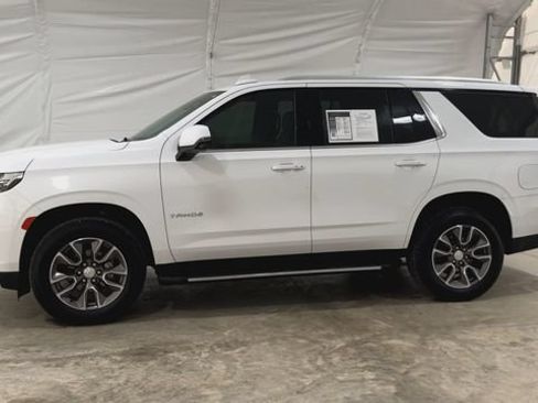 Used 2022 Chevrolet Tahoe LT w/ Luxury Package RWD image 9