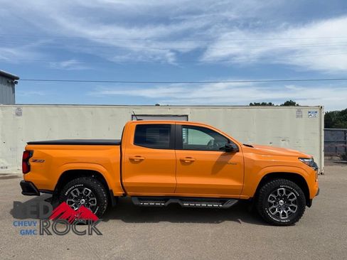 Used 2025 Chevrolet Colorado Z71 w/ Technology Package AWD/4WD image 4
