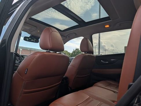 Used 2019 Nissan Rogue SL w/ Premium Package FWD image 3