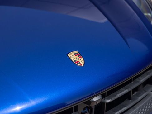 Certified 2025 Porsche Macan image 18