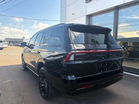 New 2027 Lincoln Navigator Reserve w/ Jet Appearance Package AWD/4WD image 2