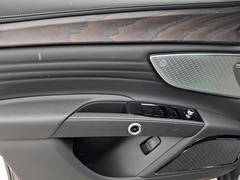 New 2025 Maserati Grecale GT image 12