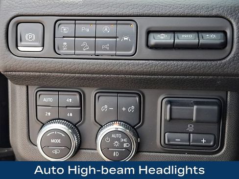Used 2023 GMC Yukon XL Denali w/ Denali Reserve Package AWD/4WD image 9