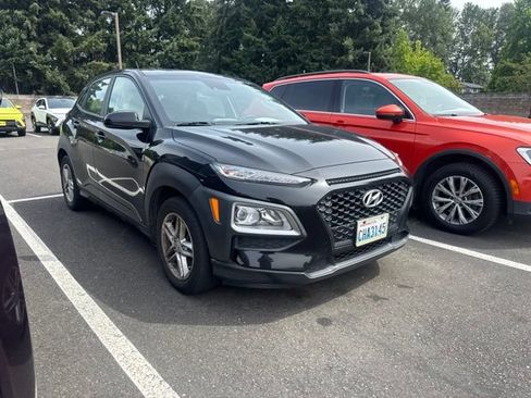Used 2021 Hyundai Kona SE w/ Cargo Package FWD image 2