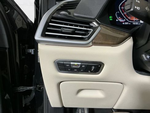 Used 2022 BMW X5 xDrive40i w/ M Sport Package AWD/4WD image 17