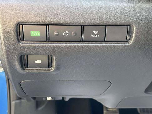 Used 2024 Nissan Sentra SV FWD image 17